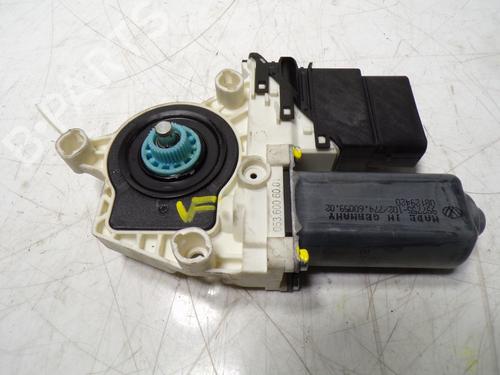 Rudehejsemotor bagstkærm venstre VW GOLF VI (5K1) 1.6 TDI (105 hp) 16017037
