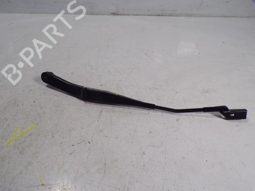 Used Front windshield wiper arm Front windshield wiper arm 8420601 8420601