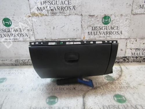 Used Glove box RENAULT CLIO III (BR0/1, CR0/1) 1.5 dCi (BR17, CR17) (86 hp) 3840963