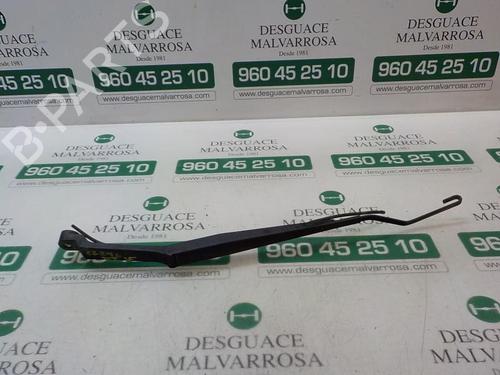 front-wipers-mechanism-ssangyong-rodius-i-2005-3867666 main image