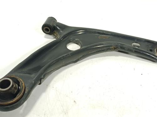 Used Right front suspension arm Right front suspension arm TOYOTA YARIS (_P13_) 1.5 Hybrid (NHP130_, NHP130) (101 hp) 36447508 36447508
