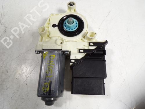 Used Right rear window motor Right rear window motor VW TOURAN (1T1, 1T2) 2.0 TDI (170 hp) 8237809 8237809