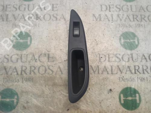 Comutador vidro trás esquerdo Comutador vidro trás esquerdo NISSAN PRIMERA Hatchback (P12) 2.2 Di (126 hp) 3805847 3805847
