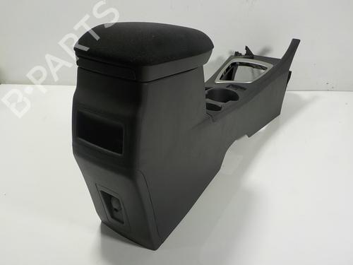 Armrest / Center console TOYOTA AURIS (_E18_) 1.4 D-4D (NDE180_, NDE180R) | BP13371834I20 