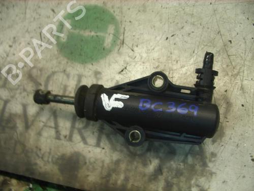 Used Clutch slave cylinder Clutch slave cylinder FIAT STILO (192_) 1.6 16V (192_XB1A) (103 hp) 14266129 14266129