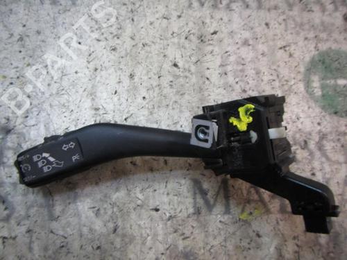 Used Steering column stalk SEAT LEON (1P1) 1.9 TDI (105 hp) 3833852
