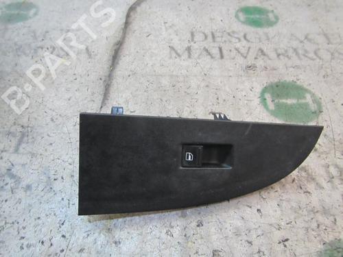 Used Right front window switch Right front window switch SEAT LEON (1P1) 1.9 TDI (105 hp) 3843628 3843628