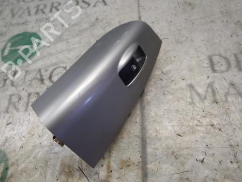 Used Right rear window switch KIA SPORTAGE II (JE_, KM_) 2.0 i 16V (141 hp) 3812713