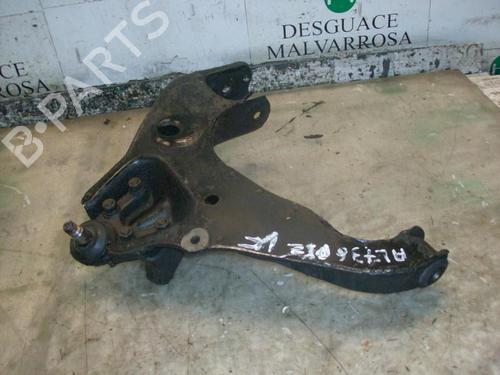 Used Left front suspension arm Left front suspension arm MITSUBISHI PAJERO II (V3_W, V2_W, V4_W, V5_W) [1990-2001] 4452004 4452004