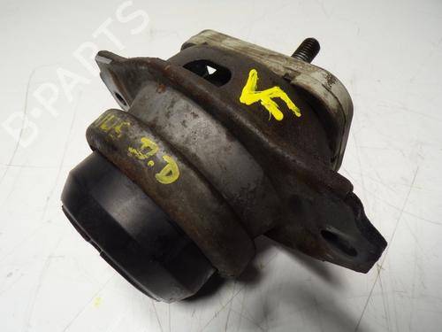 Used Engine mount LAND ROVER DISCOVERY III (L319) 2.7 TD 4x4 (190 hp) 13299449