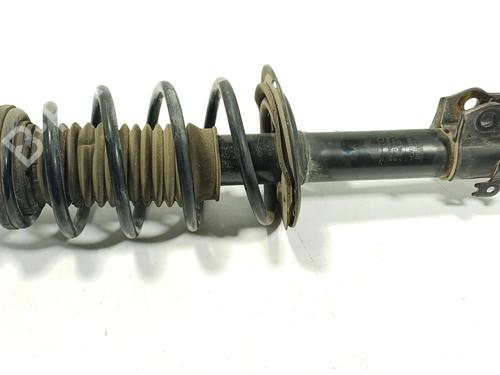 Used Right front shock absorber Right front shock absorber TOYOTA YARIS (_P13_) 1.5 Hybrid (NHP130_, NHP130) (101 hp) 36447499 36447499