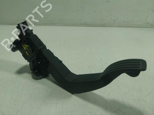 Used Pedal Pedal OPEL CORSA F (P2JO) 1.2 (68) (101 hp) 21131236 21131236