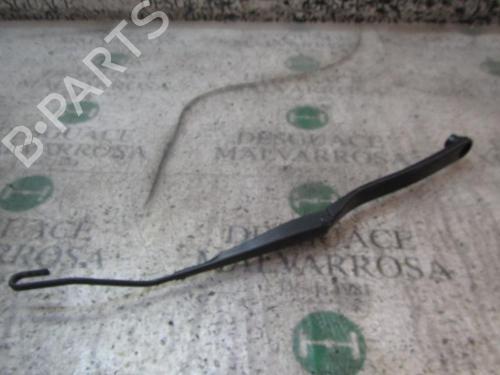 Used Front windshield wiper arm NISSAN JUKE (F15) 1.5 dCi (110 hp) 3837609