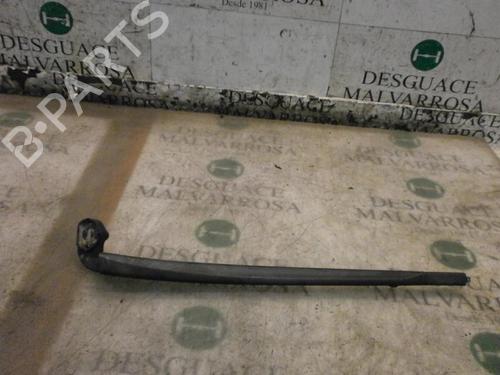 Used Front windshield wiper arm SEAT LEON (1P1) 2.0 TDI 16V (140 hp) 3757730