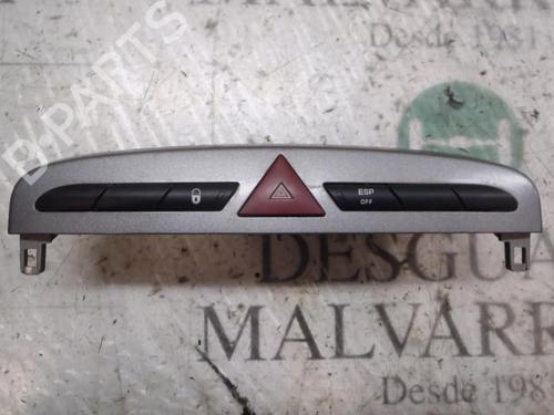 Used Warning switch PEUGEOT 308 I (4A_, 4C_) 1.6 HDi (109 hp) 3818154