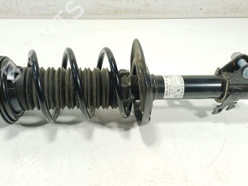 Used Right front shock absorber Right front shock absorber TOYOTA YARIS CROSS (MXP_) 1.5 Hybrid (MXPJ11) (131 hp) 36447385 36447385