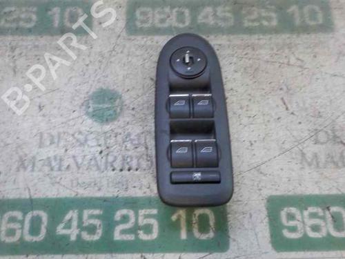 Used Left front window switch Left front window switch FORD KUGA I 2.0 TDCi (140 hp) 7653608 7653608