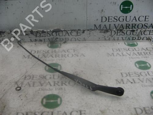 Used Front windshield wiper arm Front windshield wiper arm FIAT PUNTO (176_) 75 1.2 (73 hp) 3790526 3790526