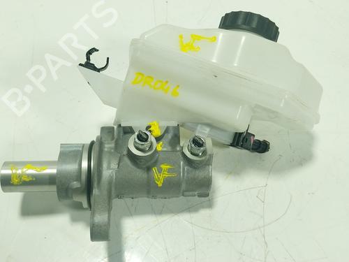Used Brake master cylinder TOYOTA YARIS CROSS (MXP_) 1.5 Hybrid (MXPJ10) (116 hp) 28198446