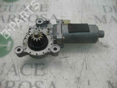 Rudehejsemotor bagstkærm højre VOLVO 850 (854) 2.4 (170 hp) 3788621