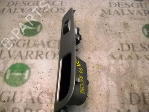 Used Right front window switch TOYOTA COROLLA (_E12_) 1.4 D (NDE120_, NDE120R) (90 hp) 4021789