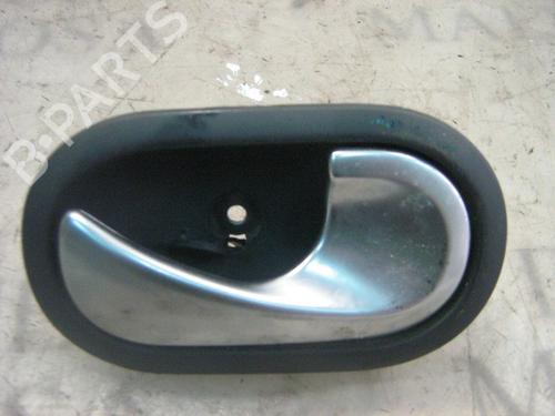 Højre bagtil invendig håndtag Højre bagtil invendig håndtag RENAULT SCÉNIC II (JM0/1_) 1.9 dCi (JM0G, JM12, JM1G, JM2C) (120 hp) 3771443 3771443