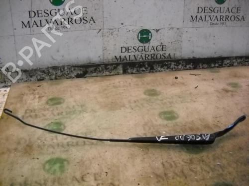 Used Front windshield wiper arm FORD FIESTA V (JH_, JD_) 1.4 TDCi (68 hp) 3752565
