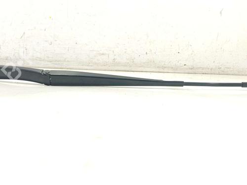Used Front windshield wiper arm Front windshield wiper arm 39415564 39415564