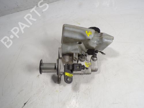 Used Brake master cylinder AUDI A3 Sportback (8VA, 8VF) 2.0 TDI (150 hp) 9763196