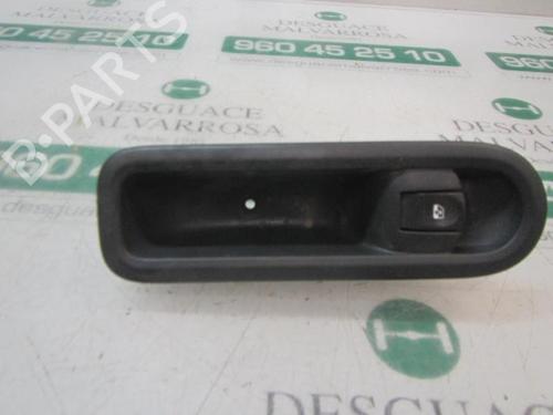 Used Right front window switch Right front window switch RENAULT TWINGO II (CN0_) 1.2 16V (CN04, CN0B) (75 hp) 3877794 3877794
