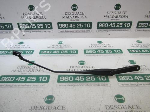 Used Front windshield wiper arm FORD FIESTA VI (CB1, CCN) 1.5 TDCi (95 hp) 3873379