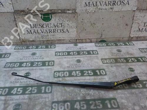 Used Front windshield wiper arm Front windshield wiper arm NISSAN NV200 / EVALIA Bus 1.5 dCi 85 (M20, M20M, M20K, M20KK) (86 hp) 3864423 3864423
