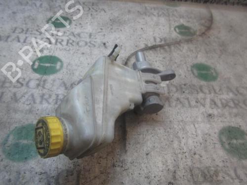 Used Brake master cylinder Brake master cylinder FIAT GRANDE PUNTO (199_) 1.3 D Multijet (199.AXD11, 199.AXD1A, 199.AXD1B,... (90 hp) 3840145 3840145