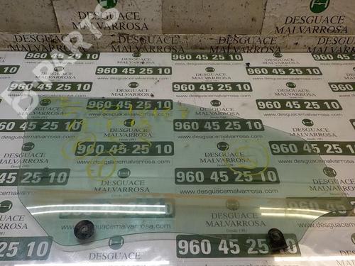 front-right-door-window-citroen-c4-cactus-16-bluehdi-100-2014-3856604 main image