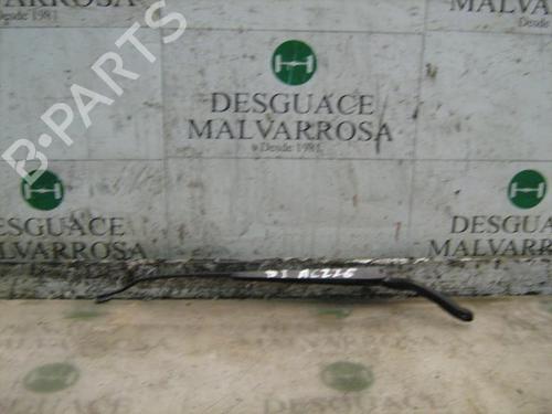 Used Front windshield wiper arm FORD FIESTA V (JH_, JD_) 1.4 TDCi (68 hp) 3737493