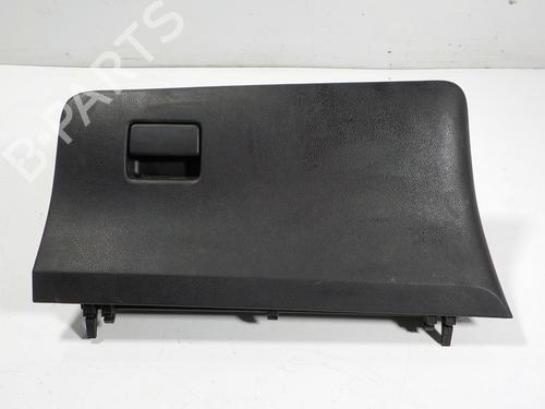 Used Glove box TOYOTA YARIS (_P13_) 1.0 (KSP130_, KSP130) (69 hp) 13057085
