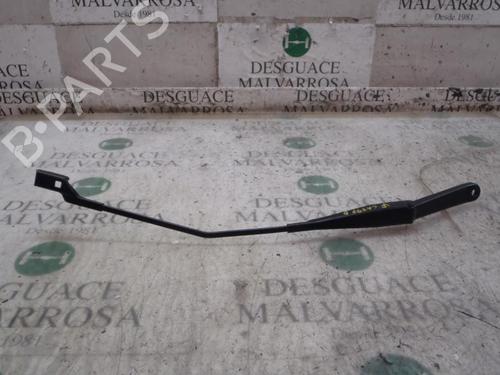 Used Front windshield wiper arm Front windshield wiper arm FORD FIESTA VI (CB1, CCN) 1.4 TDCi (70 hp) 3819622 3819622