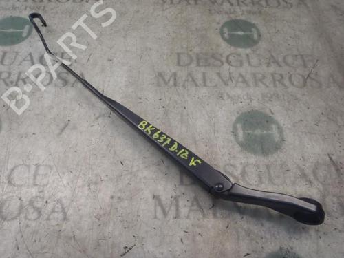 Used Front windshield wiper arm NISSAN MICRA III (K12) 1.4 16V (88 hp) 3795522