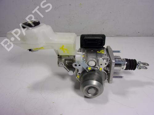 Used Servo brake TOYOTA COROLLA Cross (ZVG1_, ZSG1_, MXGH1_, MXGA1_) 1.8 Hybrid (ZVG13) (140 hp) 15889896