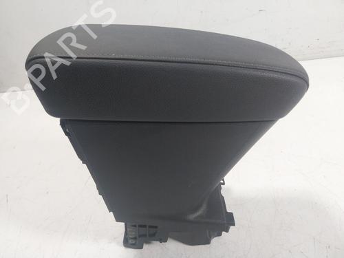 Used Armrest / Center console OPEL CORSA F (P2JO) 1.2 (68) (101 hp) 22202086