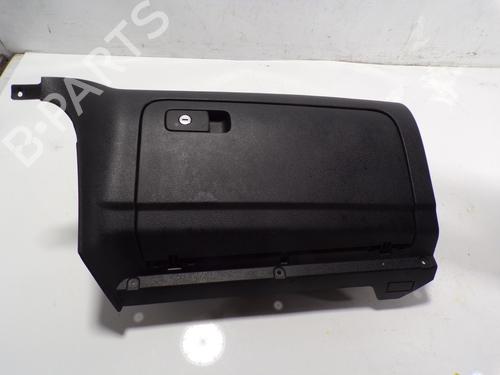Used Glove box VW SCIROCCO III (137, 138) 1.4 TSI (125 hp) 8904245