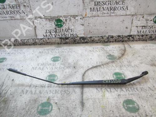 Used Front windshield wiper arm NISSAN QASHQAI I (J10, NJ10) 2.0 (141 hp) 3844114
