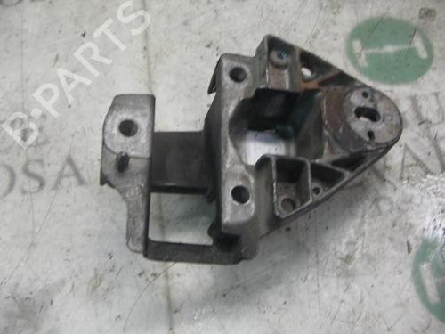 Used Engine mount RENAULT MEGANE I Classic (LA0/1_) [1996-2008]  9085823