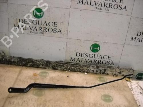 Used Front windshield wiper arm FORD FIESTA V (JH_, JD_) 1.4 TDCi (68 hp) 3740241