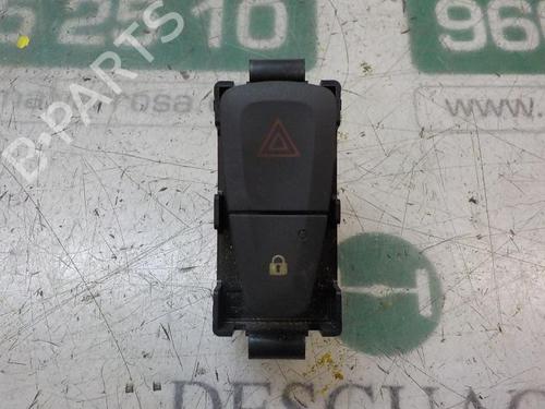 Used Warning switch Warning switch DACIA DOKKER Box Body/MPV 1.5 dCi (FEAJ) (90 hp) 3870226 3870226
