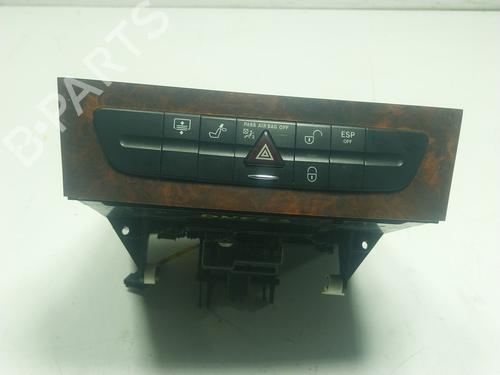 Used Warning switch Warning switch MERCEDES-BENZ CLS (C219) CLS 350 (219.356) (272 hp) 18143106 18143106