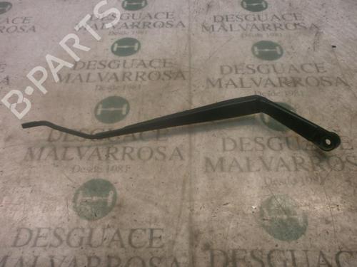 Used Front windshield wiper arm NISSAN X-TRAIL II (T31) 2.0 dCi 4x4 (173 hp) 3801658