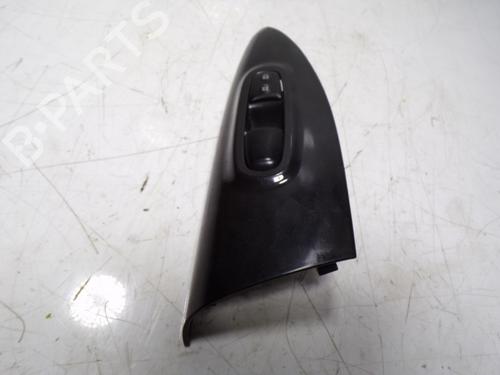 Used Right front window switch NISSAN JUKE (F15) [2010-2019]  10706676