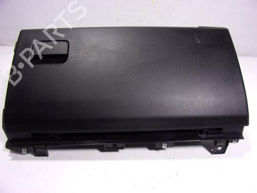 Used Glove box Glove box LAND ROVER DISCOVERY V (L462) D300 MHEV 4x4 (300 hp) 15553822 15553822