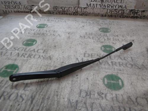 Used Front windshield wiper arm FORD FIESTA VI (CB1, CCN) 1.4 TDCi (70 hp) 3834136